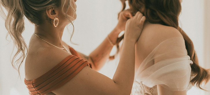 Percorsi | Matrimonio e make-up | Immagine evocativa della preparazione di un matrimonio